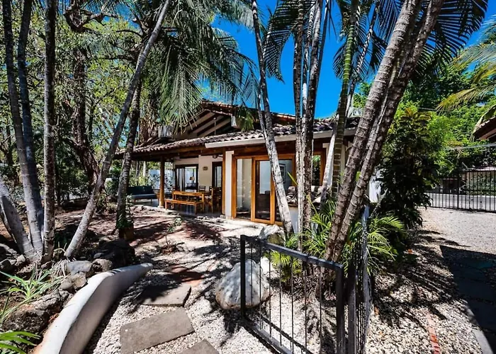 Newly Remodeled Across From The Сasa de vacaciones Tamarindo
